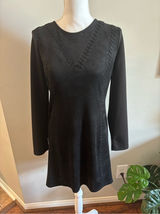 Gianni Bini Dresses & Skirts - Gianni Bini Black Long-Sleeve A-Line Dress with Stitch Detailing